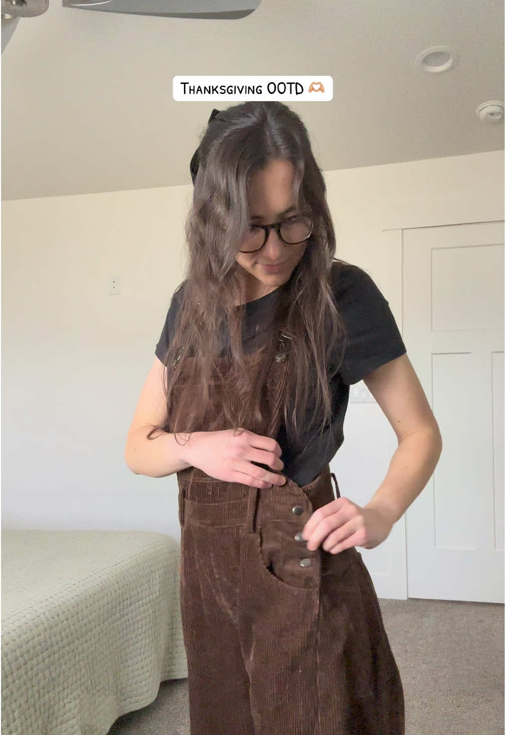 Here is my outfit of the day for spending Thanksgiving at home with my sweet little family. I am especially grateful for you all and this platform this year. It’s crazy that I wasn’t even on TT last Thanksgiving. I hope you all have the best day with friends and family. 💗 #thanksgiving #thanksgivingoutfit #thanksgivingootd #overalls #molitree 