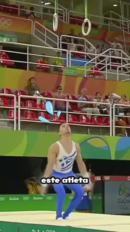 casi lo descalifican por su baja estatura.