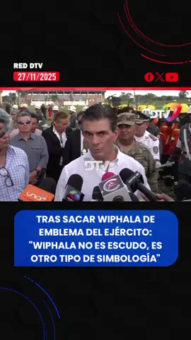 El presidente Rodrigo Paz se pronunció sobre el reciente cambio en el emblema del Ejército de Bolivia, que volvió a su diseño histórico y excluyó la Wiphala. Paz aclaró que este movimiento no representa contradicción alguna: “Wiphala no es un escudo, la Wiphala es otro tipo de simbología y el escudo está con nosotros básicamente desde el principio de la patria”, afirmó. El mandatario sostuvo que el escudo histórico del Ejército sigue siendo un símbolo que identifica a todos los bolivianos y que nadie puede cuestionar su vigencia: “Creo que nadie va a negar nuestro escudo nacional”, añadió. #Viral #Paratii #Fyp 