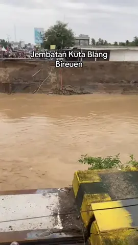 Jalan lintas banda aceh - Medan #jembatan #runtuh #ambruk #banjirbireuen 