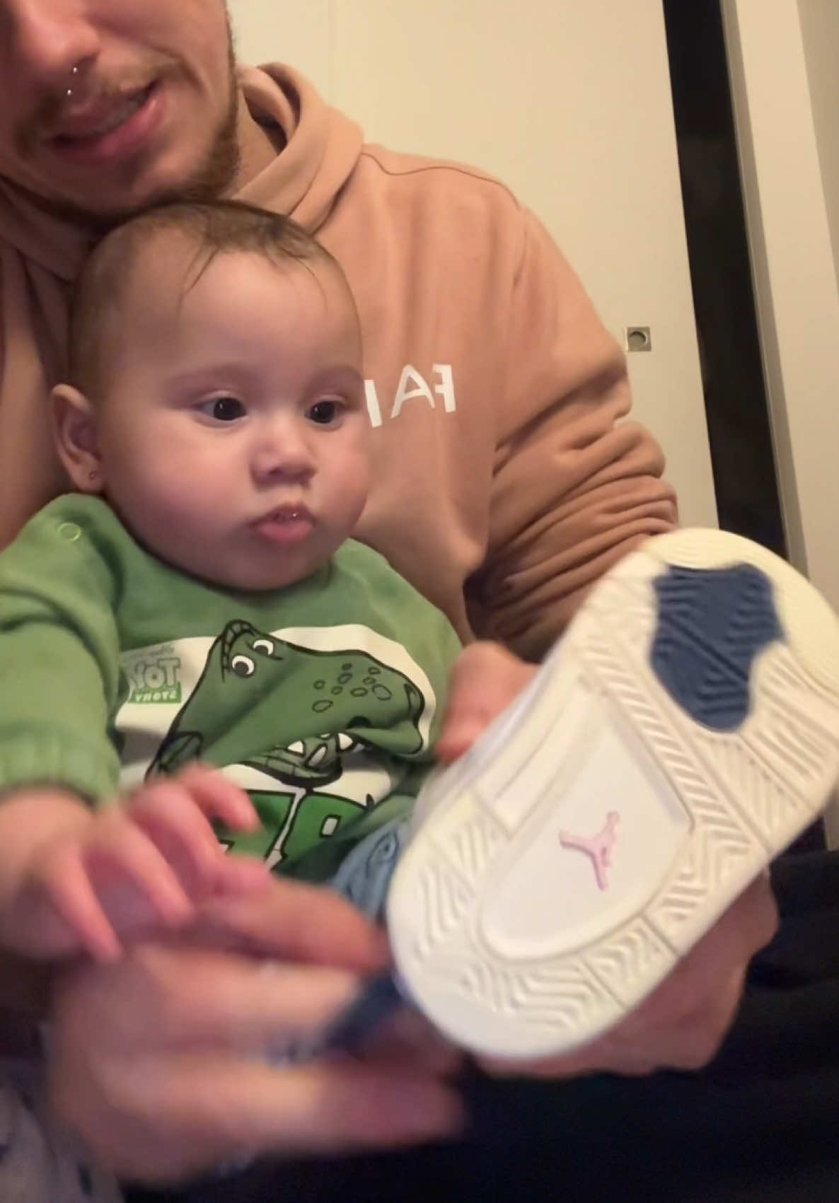 Provador de Tênis com a Sara  #filha #humor #pais #fyp #viral 