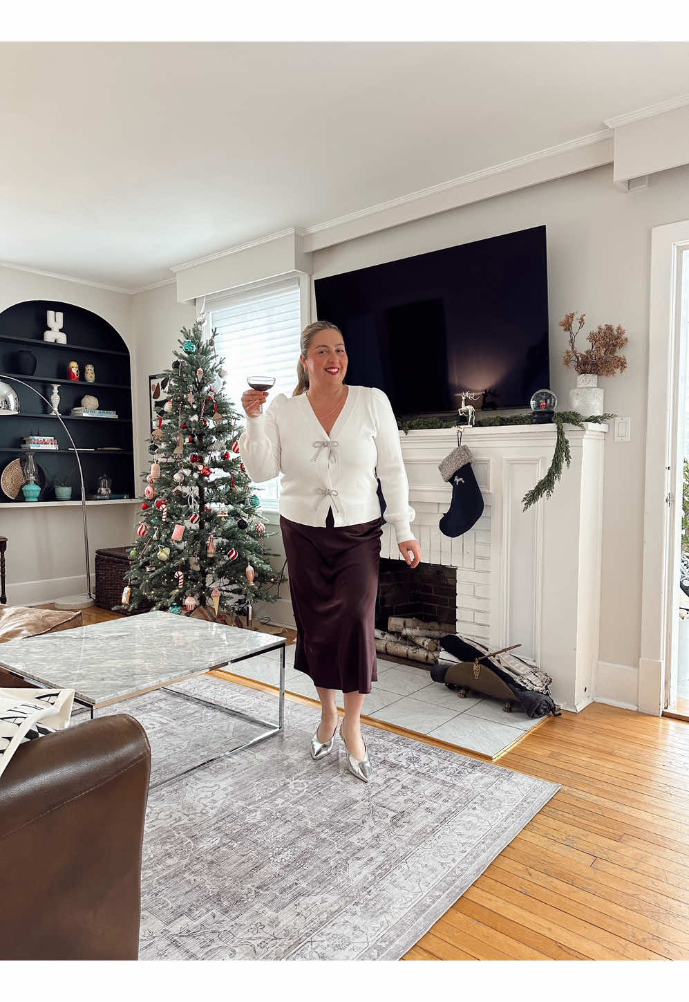 I do need ribbons and bows this Christmas 🙈 Gifted by Laura Canada  #midsize #midsizefashion #midsizeoutfits #midsizeoutfitinspo #holidayoutfit 