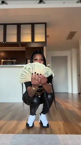 Shessss Backkkkkkk , I want ts bad  #ybbetter🤎 #Fyp #ContentCreator 