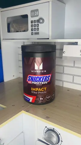 Snickers whey protein with 20g of protein per serving omg 😍 lowest price on right NOW ❤️ #tovreviews #myproteinsnickers #DealDrops #BlackFriday #wheyprotein  