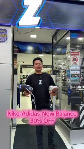 BLACK WEEKEND 💣 28-29-30 Precios REVENTADOS en Zurita Shoes 😤🔥 En nuestros 2 locales Adidas, Nike y New Balance al 30% OFF Merrell & Reebok 15% OFF Fila, Converse y DC shoes 10% OFF ¡CORRE antes de que se agoten! ⚡️👟 ⚠️ *pagos con tarjetas el descuento se reduce en un 5%. #BlackWeekend #BlackFridayEcuador #BlackFriday #OfertasLocas #ZuritaShoes 
