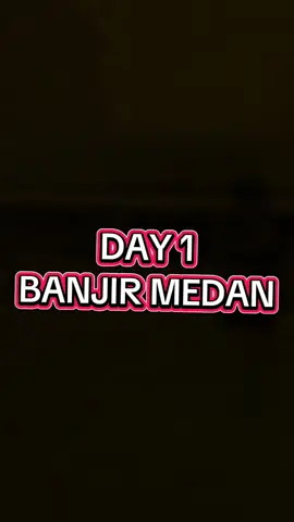 Awalnya mau buat 🎗️PRAY FOR MEDAN, Tapi setelah liat ini kok org medan keliatannya malah happy kyak dapet mainan baru😁 #medan  #banjirmedan  #prayformedan  #videoviral  #fyp 
