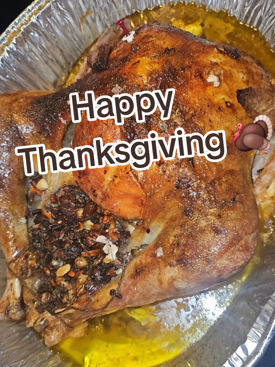 First time making A turkey & it was BOMB nice and juicy ! #pavo  #happythanksgiving  #thanksgiving2025 #family  #thankful 