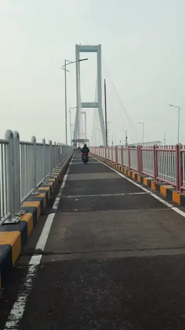 Coba yang pp surabaya madura tiap hari komen,jalan buat motor bikin sakit perut ya?🗿#suramadu #fyp #suramadusurabayamadura 
