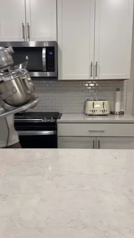 KitchenAid Mixer is perfect gift for her #tiktokshopblackfriday #tiktokshopcybermonday #tiktokshopcreatorpicks #kitchenaidmixer #standmixer 