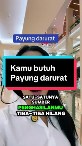Kalau satu-satunya sumber penghasilanmu tiba-tiba hilang… kamu siap nggak? Karena semalam, aku ngobrol dengan seorang ibu yang pernah mengalaminya. Dulu, Bu indah sukses besar di bisnis network marketing. Empat bulan aja, penghasilannya udah tembus 60 jutaan. Tapi waktu semangatnya lagi tinggi-tingginya, perusahaannya tiba-tiba tutup. Semua hilang. Sejak itu, dia trauma dan nggak mau lagi sentuh bisnis model itu. Dia bangun bisnis konvensional dari nol — mulai dari dapur rumah, sampai punya karyawan. Kelihatannya stabil, tapi delapan tahun kemudian, tabungan nggak ada, hutang malah numpuk, dan suaminya sakit parah. Dua mobil dan satu rumah dijual buat nutup utang, tapi belum lunas juga. Saat dia bilang, “Saya capek banget, Kak,” aku langsung keingat satu hal: punya satu sumber penghasilan itu bukan aman, tapi berisiko besar. Karena kalau satu sumber jatuh, tagihan tetap datang, biaya hidup tetap jalan, dan hidup nggak menunggu kita pulih. Dan di situ aku sadar… Network marketing bukan sekadar bisnis — ini payung darurat yang bisa nyelametin banyak orang dari badai finansial. Bisa dikerjain dari rumah, tanpa modal besar, tanpa ninggalin bisnis utama, dan yang paling penting: bisa membangun sistem yang tetap jalan meskipun kamu berhenti sejenak. Banyak orang bilang “nanti aja, belum waktu yang tepat”. Tapi faktanya, nggak akan pernah ada waktu yang benar-benar tepat. Karena kalau nunggu nyaman, kamu nggak akan siap waktu badai datang. #networkmarketing #pengusaha #wanitahebat #umkm #penghasilantambahan  🔥 Bangun sumber penghasilan kedua sebelum keadaan memaksa kamu. Kalau kamu pengen tahu gimana cara mulai network marketing dengan cara modern — 100% online, kirim pesan ke aku sekarang. Sebelum kamu nyesel karena baru sadar pentingnya multiple income setelah semuanya terlambat.