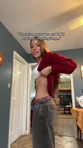 I don’t play when it comes to my Thanksgiving plates… 😩 (I almost threw up ngl 💀) #thanksgiving #Fitness #gymgirl #bloatingtips #bloating 