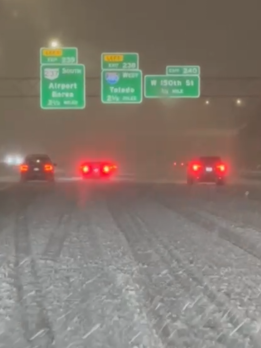 Driving On I-71 South In Cleveland Thanksgiving Day 11-27-2025 #Cleveland #Snow #Blizzard #I71 #CLE #Snowstorm #Traffic #Berea #w150 