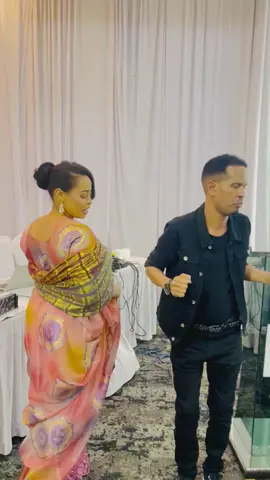 Waa buraraa😂🔥@iqra yarey @Iidle Yare🔥 #dj_happy #nairobi #weddingtiktok #iidleyare 