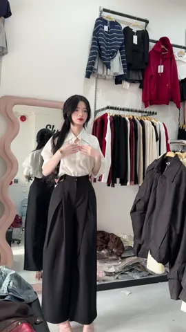 Ơ cái tay 👉👉😇 . Quần ống dài rộng , đẹp lắm ạ 