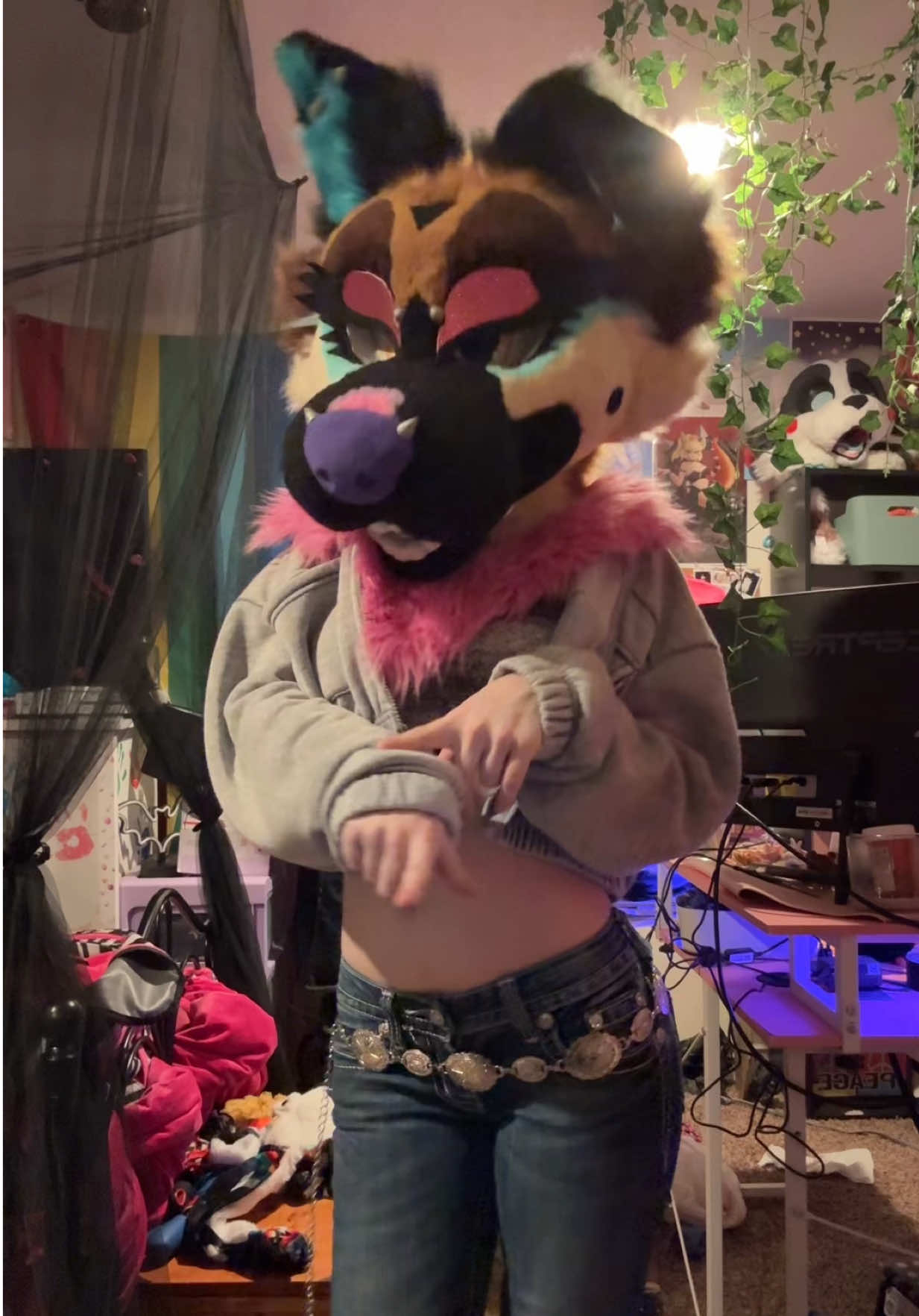 Can’t believe a bexi 2.0 is already happening :,) #furrycommunity #foryoupage #fursuit #furryfandom #4upage 