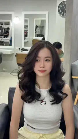 Korean wave perm 在subang刚烫的韩式卷被路人问爆了 👉🏻 **推荐给所有姐妹：**   ✔️ 特显发量、好打理 🆉🅾︎🅻🅻🅰︎ 🅷🅰︎🅸🆁 🆂🆃🆄🅳🅸🅾︎ 🏠51-1,Jalan Usj 10/1 47620 subang jaya selangor #koreanperm #butterflycut #curlyhair #wavyhair #frenchcurl 