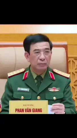 Đại tướng Phan Văn Giang chủ trì hội nghị về đóng tàu quân sự và một số nhiệm vụ trọng tâm của Tổng cục Công nghiệp quốc phòng. Chiều 27/11, tại Hà Nội, Đại tướng Phan Văn Giang, Ủy viên Bộ Chính trị, Phó Bí thư Quân ủy Trung ương, Bộ trưởng Bộ Quốc phòng đã chủ trì Hội nghị Bộ trưởng Bộ Quốc phòng làm việc về công tác đóng tàu quân sự và một số nhiệm vụ trọng tâm của Tổng cục Công nghiệp quốc phòng (CNQP). Dự hội nghị có Đại tướng Nguyễn Tân Cương, Ủy viên Trung ương Đảng, Ủy viên Thường vụ Quân ủy Trung ương, Tổng Tham mưu trưởng QĐND Việt Nam, Thứ trưởng Bộ Quốc phòng; Thượng tướng Phạm Hoài Nam, Ủy viên Trung ương Đảng, Thứ trưởng Bộ Quốc phòng. Cùng dự có Trung tướng Lê Quang Đạo, Phó Tổng Tham mưu trưởng QĐND Việt Nam; Trung tướng Đỗ Xuân Tụng, Phó Chủ nhiệm Tổng cục Chính trị QĐND Việt Nam; lãnh đạo, chỉ huy các cơ quan, đơn vị thuộc Bộ Quốc phòng.