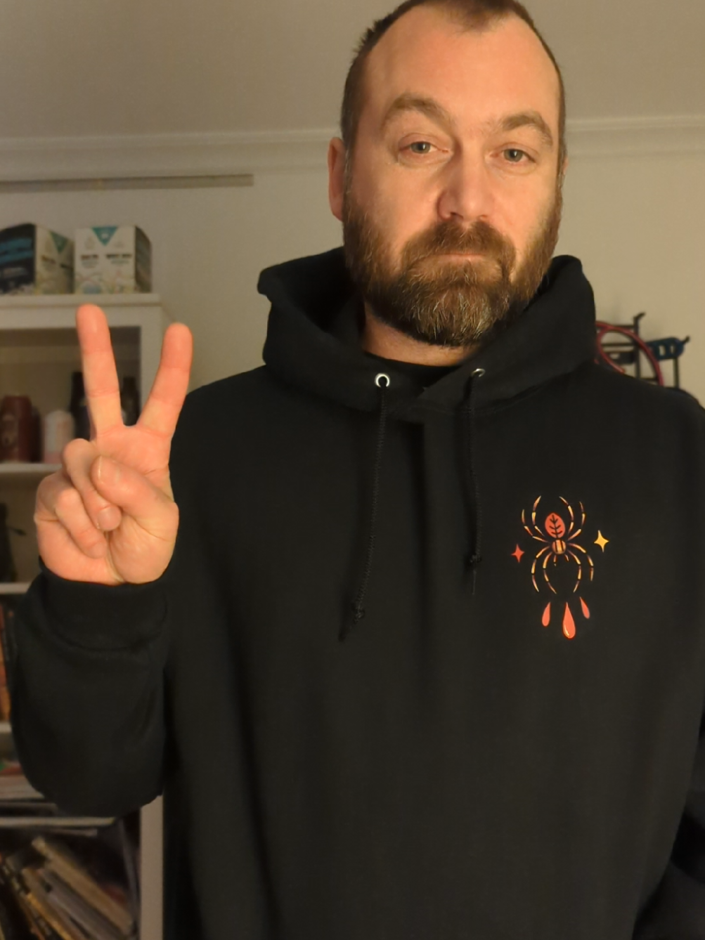 Nouveau t-shirt et hoodie pour se souvenir que les jours de marde existent... et c'est correct.  Dispo dans la boutique !  #tattoo #streetwear #design #art 