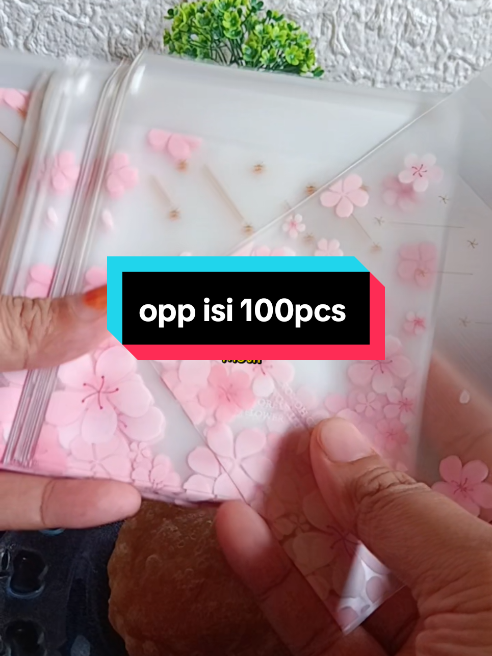 Plastik OPP motif dengan bahan tebal, bening, dan rapi. Cocok untuk snack, souvenir, atau kebutuhan packing agar tampilan makanan jadi lebih cantik dan profesional. #PlastikOPP #PackingSnack #OPPMotif #KemasanCantik #SnackBoxCantik