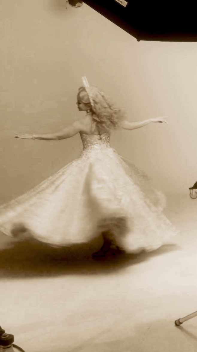 Obrigada, Fabi, por nos encantar com a sua Glinda! É um privilégio ser transformada pela sua arte. ♥️🌷 #fabibang #wickedbrasil #wicked @Fabi Bang 