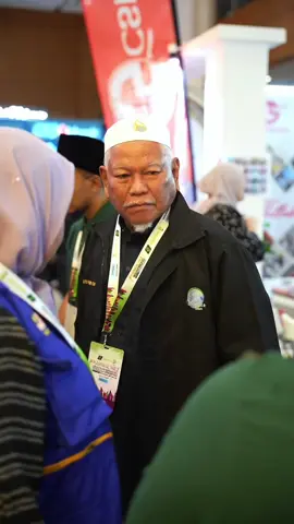 KARNIVAL HAJI, UMRAH & PELANCONGAN 2025 SEDANG BERLANGSUNG! Karnival Haji, Umrah & Pelancongan kali ke-4 kini sedang berlangsung dan menghimpunkan 34 Pengelola Jemaah Haji (PJH) berlesen di bawah Tabung Haji — satu tempat, satu platform, semua info sahih untuk bakal jemaah. Apa yang menanti anda di sini? 🎙️ Bual Bicara Podcast TH 🎶 Persembahan Raihan, Inteam & Mawi 🕋 Simulasi Haji Cilik 🧸 Maskot Omar & Hana ❓ Kuiz & Bual Bicara Interaktif 🛍️ Bazaar + Cabutan Bertuah 🫱🏻‍🫲🏼 Booth Andalusia pun ada sekali tau! ✨ Diskaun Istimewa untuk Pakej Andalusia Team Andalusia sekarang on standby dengan full force untuk bantu anda pilih pakej terbaik — dari pakej ekonomi serendah RM45,990 hinggalah pakej premium untuk perjalanan yang lebih eksklusif. 📅 28–30 November 2025 (SEDANG BERJALAN SEKARANG!) 📍 Movenpick Hotel & Convention Centre KLIA, Sepang 🎪 Booth Andalusia D28–D43 🚌 Shuttle Percuma dari Mitsui Outlet Park Jom datang sekarang dan rasai sendiri kemeriahannya. Jumpa anda di sini! #AndalusiaTravel #UmrahAndalusia #HajiAndalusia #KarnivalHaji #Haramain