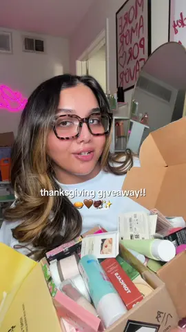 thanksgiving g¡veaway was a no brainer🤎 so so thankful for our little corner of the internet✨ to enter: - be following me on here and IG (in my b¡o - like + save my last 3 posts  - comment your fav holiday tradition  US & 18+ only. Good Luck lovebugs🤎 - - - - #giveaways #giveawayalert #beautycommunity #makeuptok #beautygiveaway 