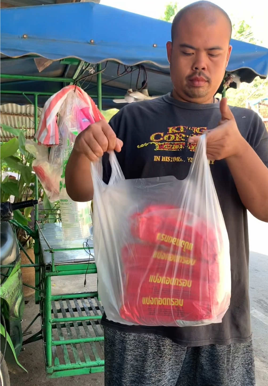 ก็มีถามมันมาทุกวันนะครับสำหรับของที่ผมใช้ผสมแป้งนะครับมาดูเลยครับจะได้เอาไปทำกันได้สร้างงานสร้างอาชีพครับ#ป้ารุ้งปลาหวานทอดสุโขทัย #ปลาหมึกทอด #ลูกชิ้นทอด #ของทอด 