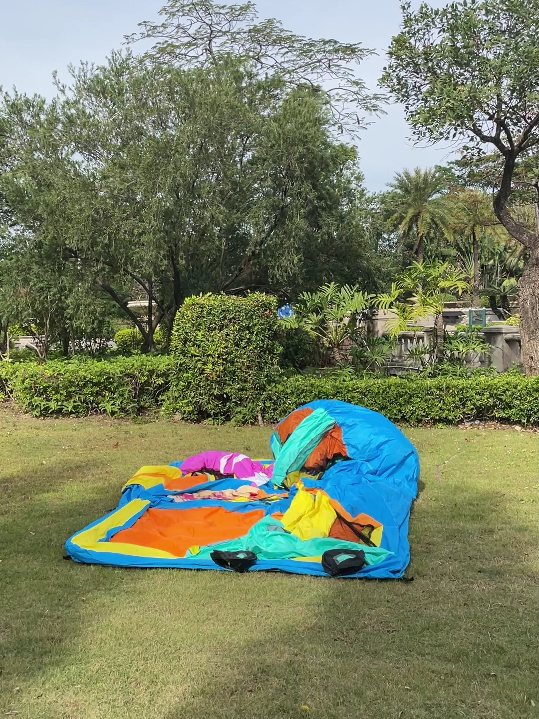 Sunny day + a bounce house = the kids’ dream day ☀️🎈 🔗 in bio ❤❤❤ #trendingkidstoys #modernbouncehouse #kidstoys #kidsparty #bouncers #kidsfun #weekendfun #usa_tiktok #giftideas #bouncehouses #hottoys #birthdaygift #bouncehouse #kidsswimming #jumpingcastle #blackfridaydeals #airmyfun #fyp