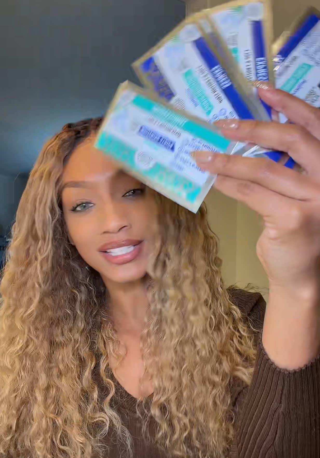 #whiteningstrips #teethwhitening #whiterteeth #howtogetwhiterteeth #tiktokshopcybermonday @GuruNanda LLC @Puneet Nanda bridge the gap 