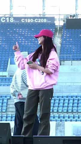 Caught during rehearsal 👀😂 #TWICE #트와이스 #THISISFOR #TWICE_THISISFOR_WORLD_TOUR #TWICE_THISISFOR_WORLD_TOUR_IN_KAOHSIUNG 