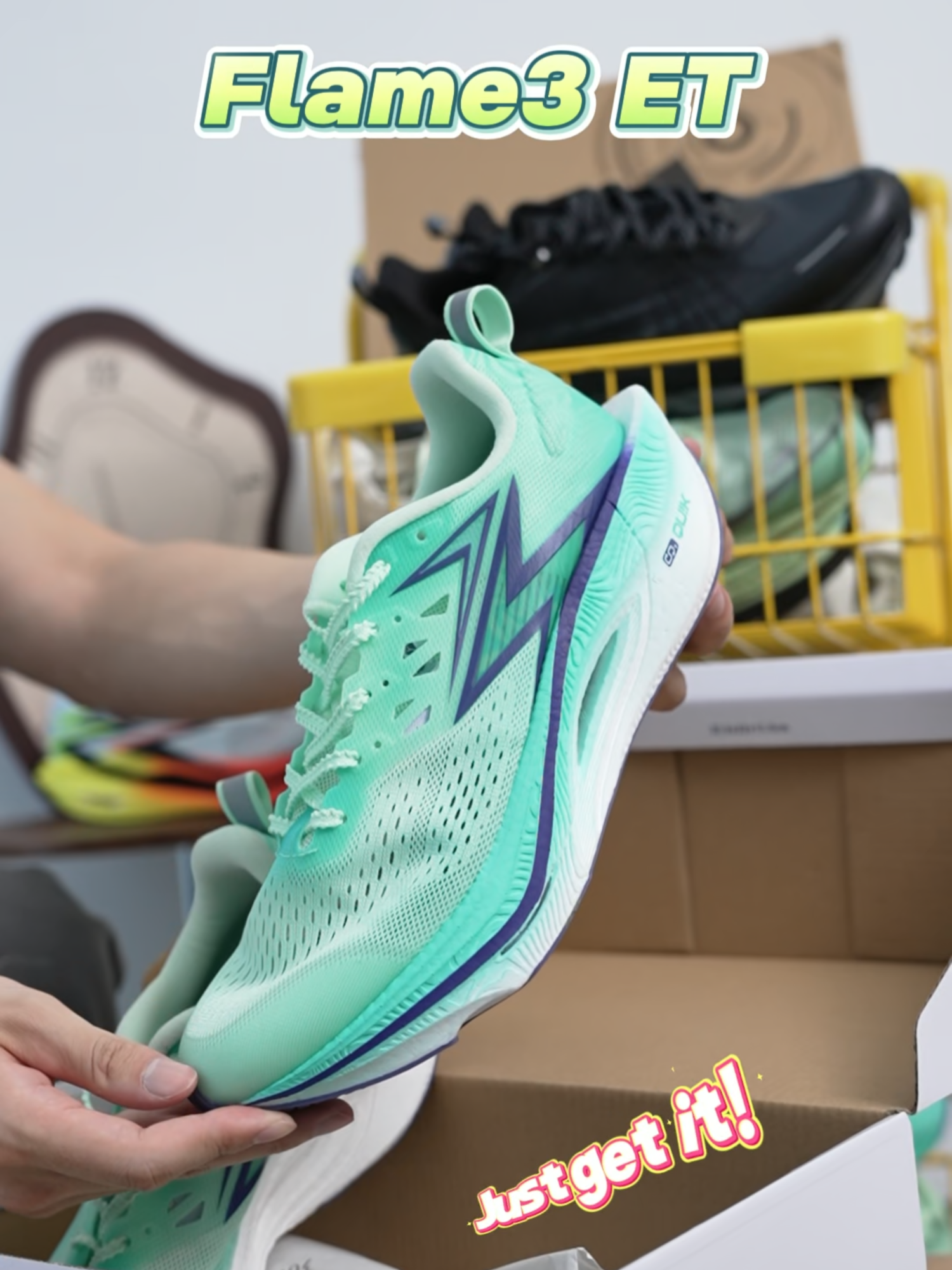 รู้สึกเบาบางเหมือนกำลังลอย! Flame 3.0 ET พาคุณวิ่งไปอย่างอิสระ ไร้ซึ่งความหนักอึ้ง #361 #361degreesports #361degrees