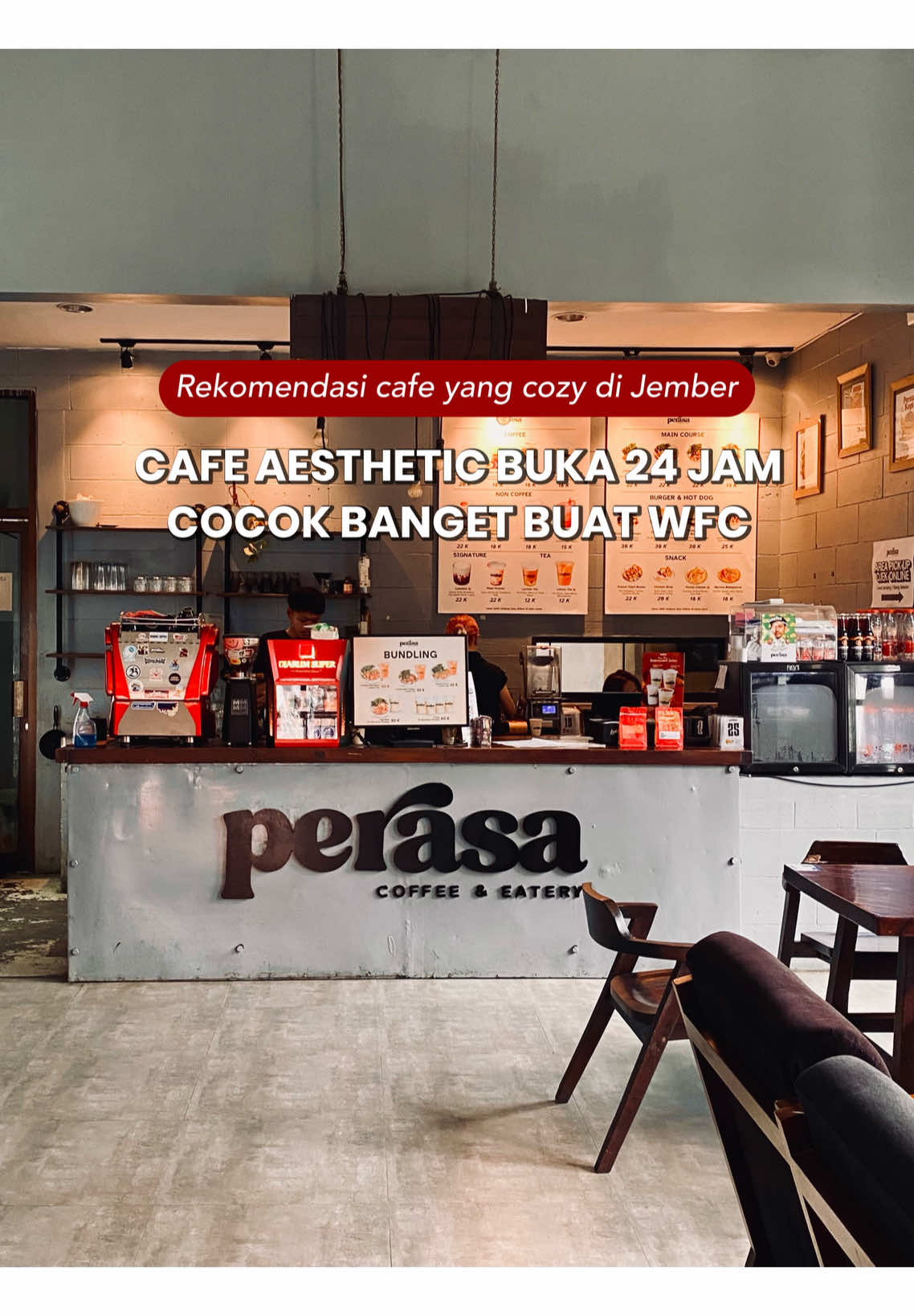Siapa disini yg kalau mau cr penginapan harus bgt deketan sama cafe biar bisa santai, WFC, atau sekedar foto2? nih aku rekomendasiin penginapan RedDoorz yg bisa jalan kaki aja ke salah satu coffee shop aesthetic di Jember. Yuk langsung download aplikasi RedDoorz dan pake voucher promo YUKNGINEP biar makin hemat. Happy Staycation RedTravelers! 🙌🏻 @RedDoorz Indonesia  #REDTRAVELERS #bukasemuapintu #reddoorz #cafejember #jemberviral 