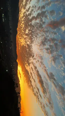 Golden hour 🌅☁️ . . . #goldenhour #sunset  ~ @explore nuwakot_629 