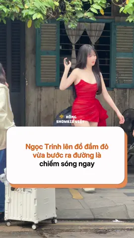 Ngọc Trinh lên đồ đầm đỏ, vừa bước ra đường là chiếm sóng ngay #ngoctrinh #ngoctrinhlivestream #hongshowbizviet #sgsmedia 
