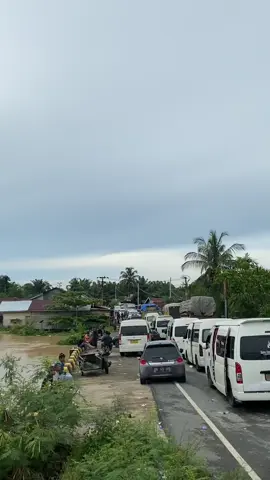 Di jembatan Arongan Lambalek #