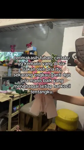 🌷bisa custom warna bunga dan wraping 🌷pemesanan maksimal H-1 🌷pemesanan bisa di ambil ke lokasi atau pengiriman menggunakan ojek online/bisa juga co via oyen🍊 🌷hasil bouquet tidak bisa 100% sama karena produk handmade - untuk harga dan pesanan bisa dm  wa:+62-895-622-347-448 🛒 Ena_bouquet27:shoppe,ig 📍hambalang citereup bogor happy shoping🧏🏻‍♀️ #buket #buketbunga #buketulangtahun #fyp 