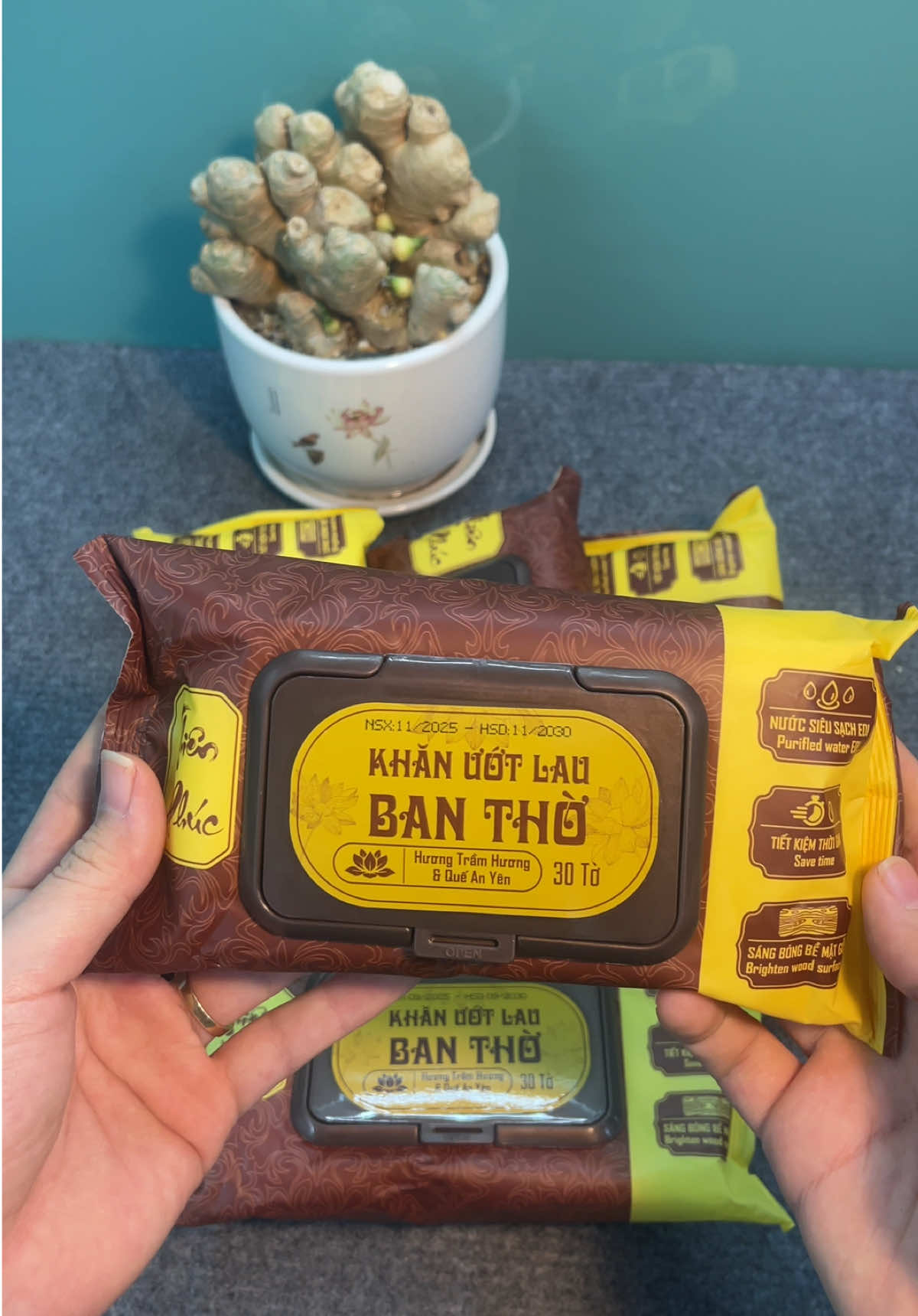 Mùi quế và trầm hương khiến không gian thờ nhà bạn trở lên thanh tịnh #nganchanthat #xuhuong #khanlaubantho #khanbaosaibantho #banthothantai 