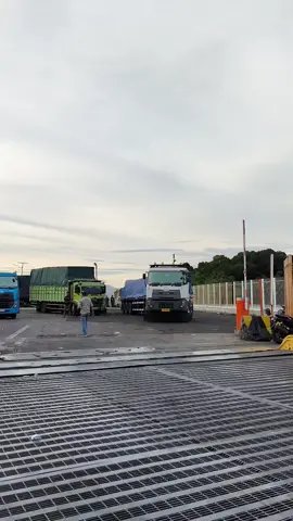 star ngantri jam 11 malam naik kapalnya jam 7pagi,menyala mata😭#asdpbujan9#pelabuhan ruwet #fyp 