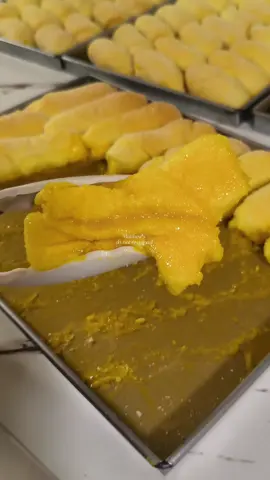 So obsessed with my Spanish Bread lately 🤤✨ Fresh. Soft. Chewy. #SpanishBreadPH #FreshlyBaked #HomeBakerPH #PinoyFavorites #BakingDaily