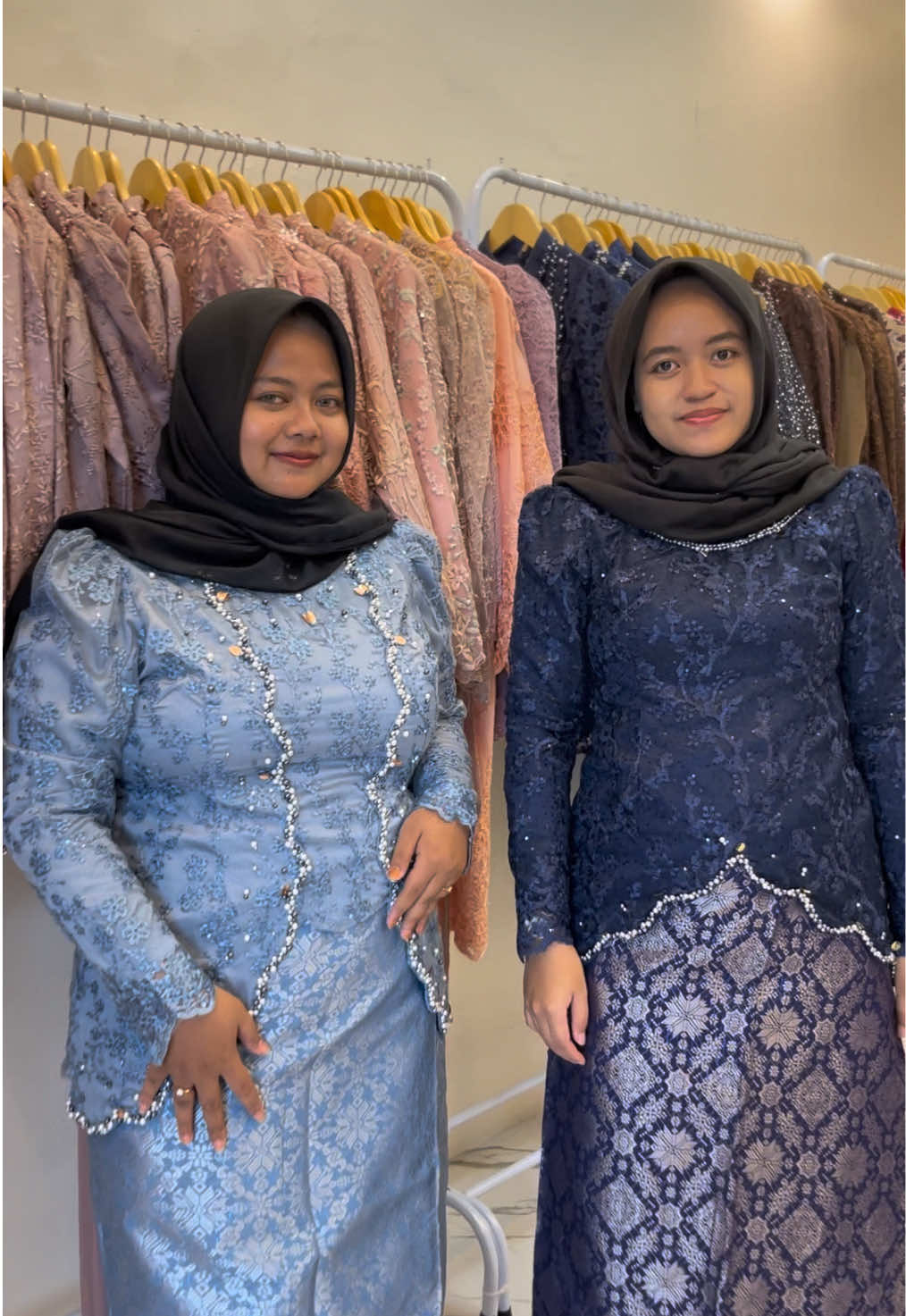 Terimakasih sudah datang ke gallery kami untuk fitting kebaya kakak kakak cantik😍 #sewakebayajogja #sewakebayajogjamurah #sewakebayamodernjogja #kebayabigsizejogja #wisudajogja 