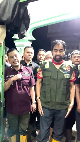 Menerima Bantuan Bahan Pangan Pemenuhan Kebutuhan Dasar Untuk Korban Bencana Kejadian Darurat Bencana, yang diserahkan Langsung Oleh Gubernur Aceh, Muzakir Manaf atau Mualem == #alzaizi #wakilbupatipidie #pidie #aceh  @prokopimpidie @netizen.story @.pidieonemd @bupati.pidie@mudaseudang.pidiee