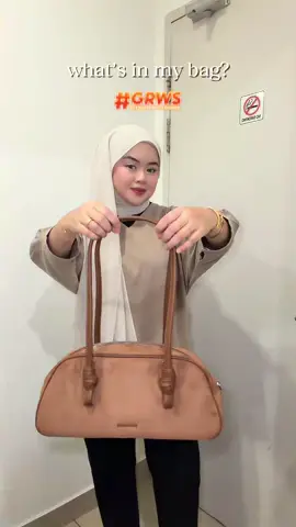 Level up your wardrobe this Fashion Friday! Catch the newest styles and exclusive deals up to 50% off on Shopee Live! https://s.shopee.com.my/1gB8PzLNTV #ShopeeMY #GetReadyWithShopee #GRWS #FashionFridays