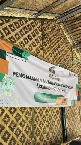 Pelatihan Pengamanan Hutan Berbasis Masyarakat (community patrol) di area konservasi Taman Nasional Way Kambas (TNWK) bersama BP2SDM Wil.III, masyarakat, Mitra, dan staff kementrian kehutanan lainnya.. Salah satu tujuannya adalah untuk meningkatkan kemampuan dan kesadaran kita semua untuk menjaga keamanan dan kelestarian satwa liar, flora dan keanekaragaman hayati yg ada didalam kawasan konservasi. Yuk jaga hutan, satwa, serta kekayaan alam kita smua dari pihak2 yg merusak alam untuk mitigasi risiko terjadi bencana dikemudian hari.. #waykambas #savegajahsumatera #communitypatrol #bp2sdmkemenhut #nisagajah @BTN Way Kambas @BP2SDM KEMENHUT 