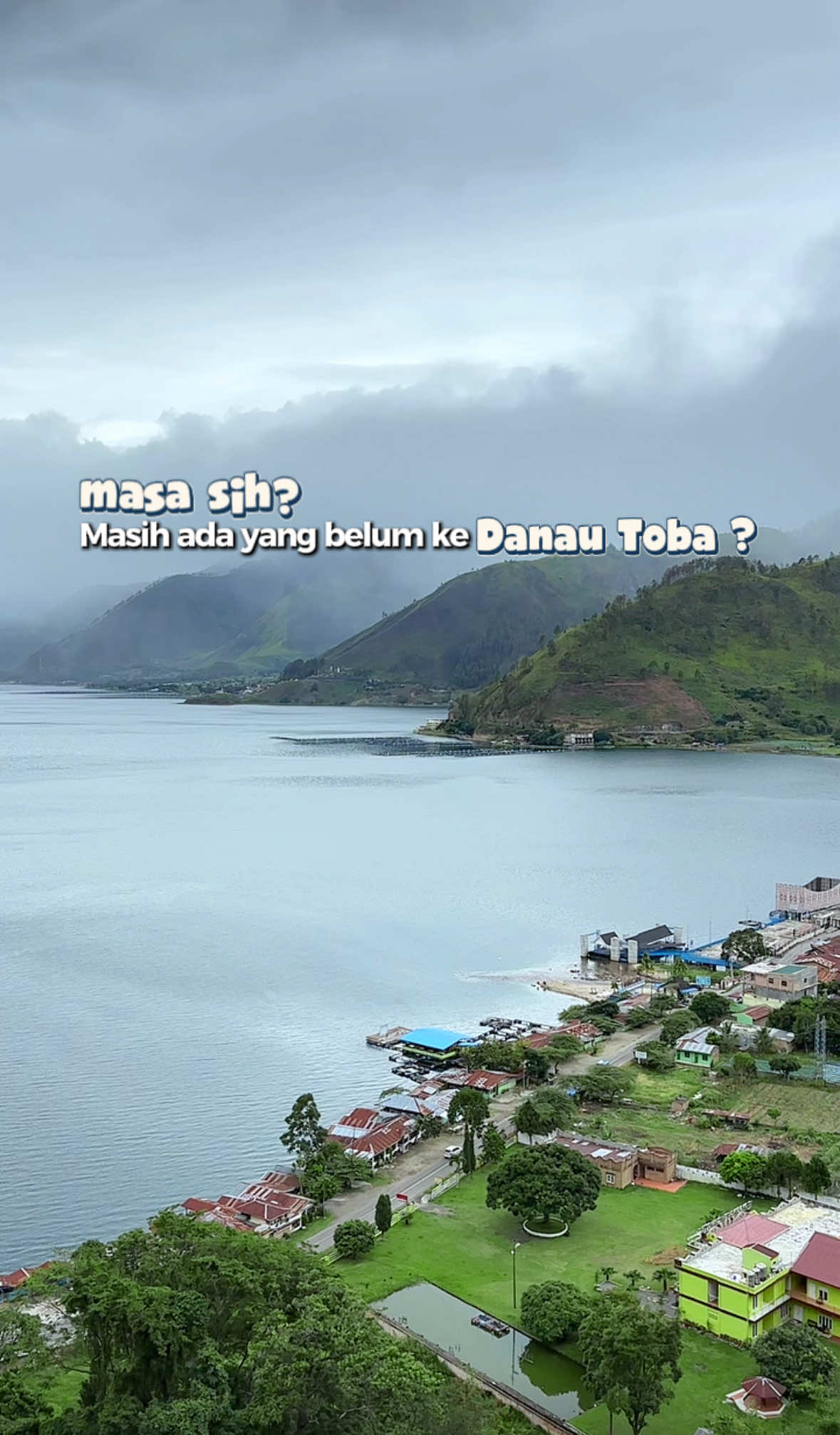 emang masih ada yang belum ke Danau Terbesar di Asia Tenggara? berikut beberapa spot cakep yang bisa didatengin kalau kalian ke Danau Toba bagian Tongging yaa🍃  kalau cari penginapan, ke RedDoorz Gunari Guest House aja! selain harganya tergolong murah, ditambah kode promo (YUKNGINEP) jadi lebih hemat nih! buruan booking di aplikasi RedDoorz yaa Travelers🤩  #RedTravelers #RedDoorz #BukaSemuaPintu #HotelMurah #DanauToba #Tongging #Karo @RedDoorz Indonesia  