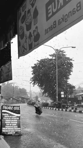 #lyrics #hujan #utopia #liriklagu #music 