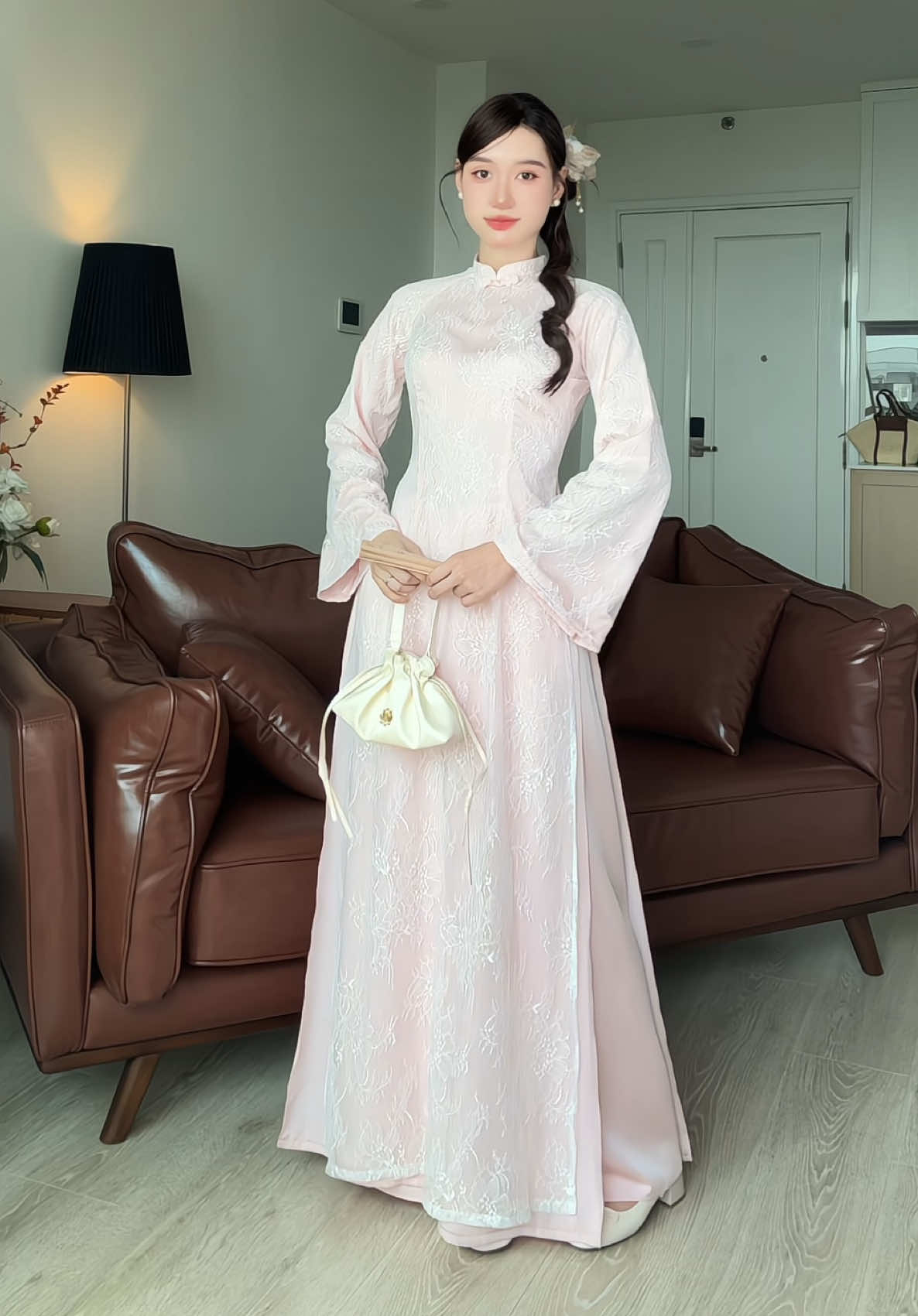 Chọn áo dài chưa mí nàng, có kèm khăn lụa nữa nè #simoi 