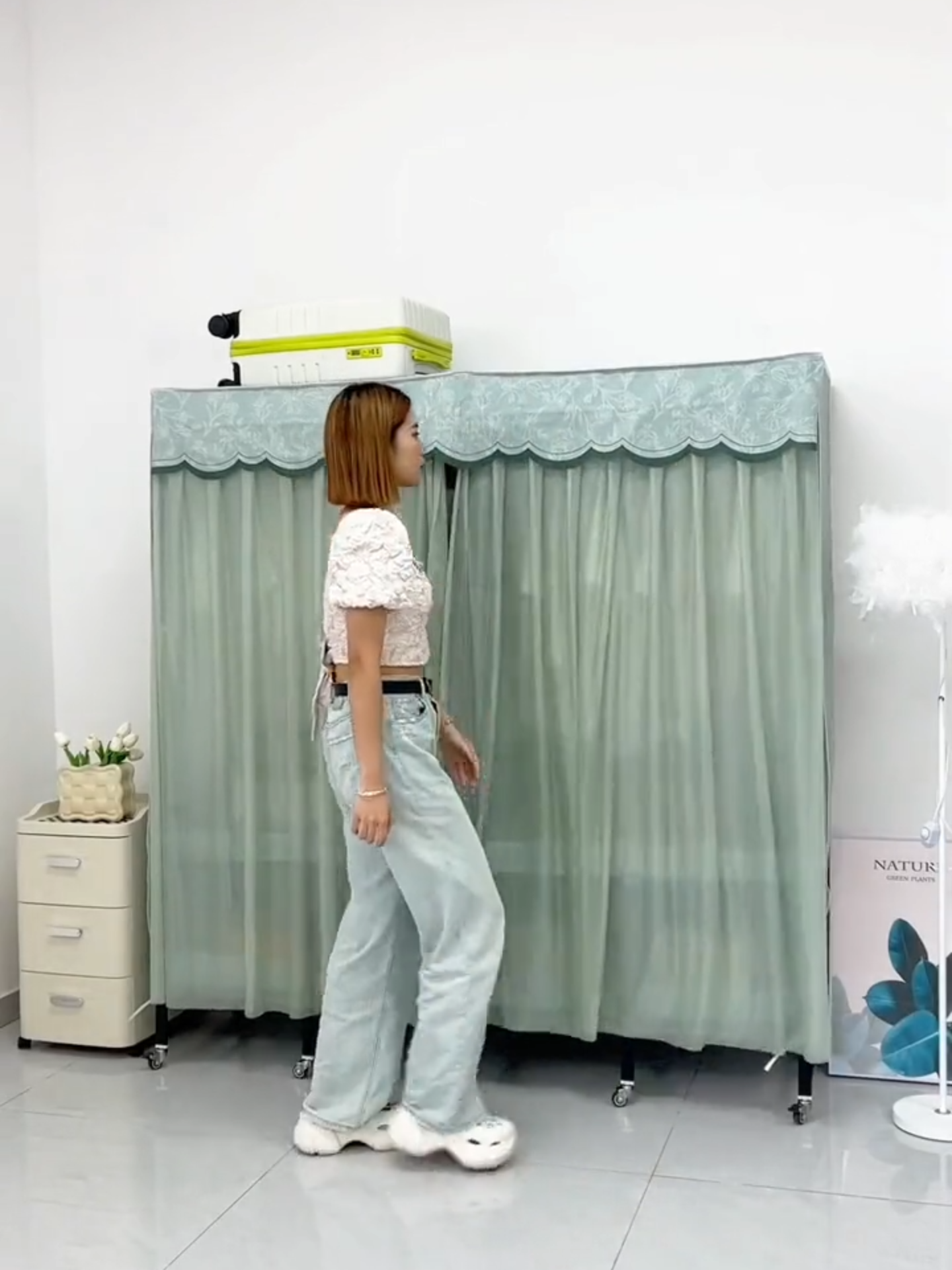 Kệ quần áo gấp gọn thông minh. #giadungthongminh #dogiadungtienich #kequanaogogiare #tuquanao