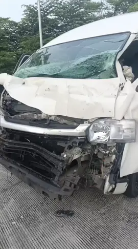 hari apes gak ada di kalender kawan.  tetap semangat saudaraku. yang penting semua selamat.  misi penyelamatan penumpang dari Mekah #hiaceindonesia  #hiacelaka  #umroh 