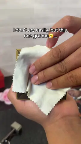 Our entire relationship inside of this box 🥹❤️ #couples #memories #giftideas #heartcrankbox #Christmas  . . Record your best memories with this special and unique personalized gift✨ 