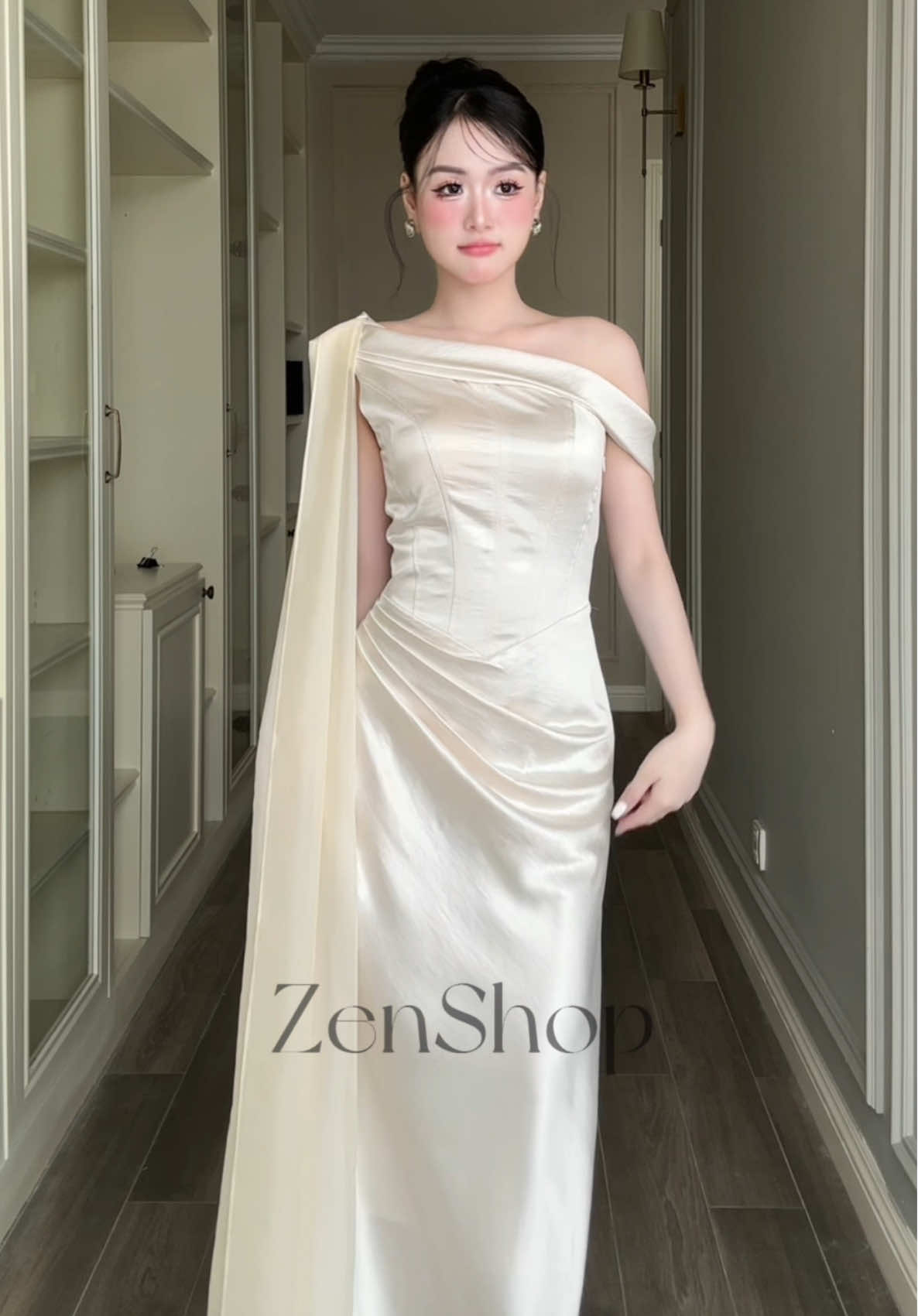 ✨ “Không phải công chúa nhưng chiếc váy này cho em đủ khí chất để bước vào phòng và chiếm spotlight.” ✨ #damdutiec #damlua #damsangchanh #abcxyz #zenshop 